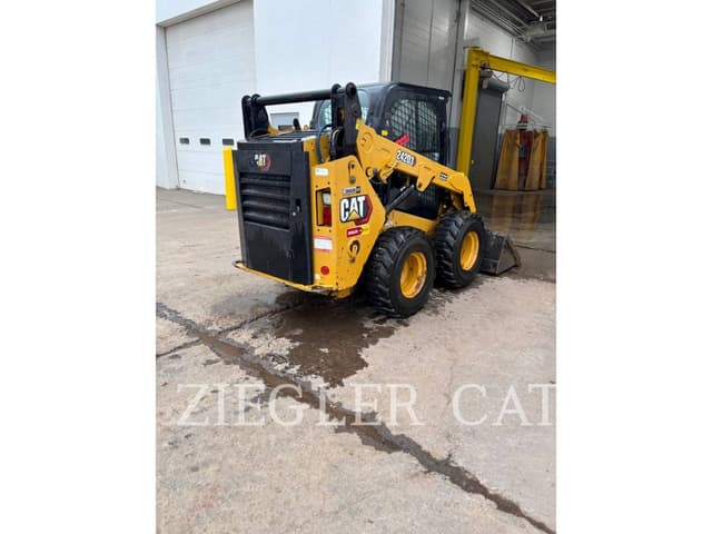 Image of Caterpillar 242D3 equipment image 2