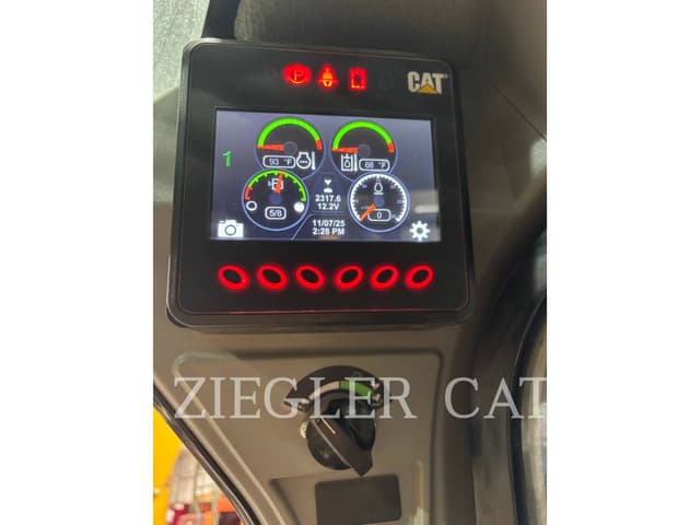 Image of Caterpillar 242D3 equipment image 4