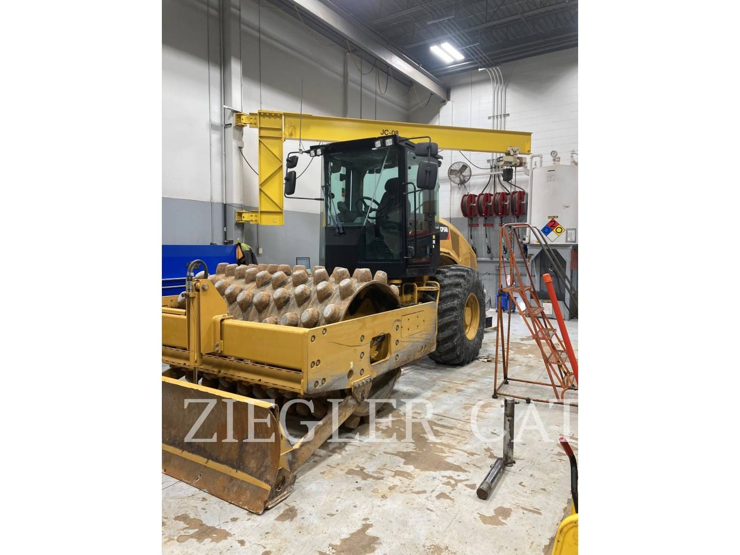 2020 Caterpillar CP56B Equipment Image0