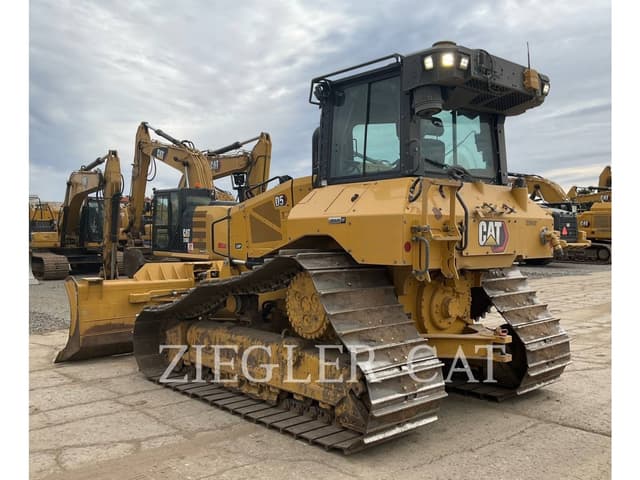 Image of Caterpillar D5 equipment image 3
