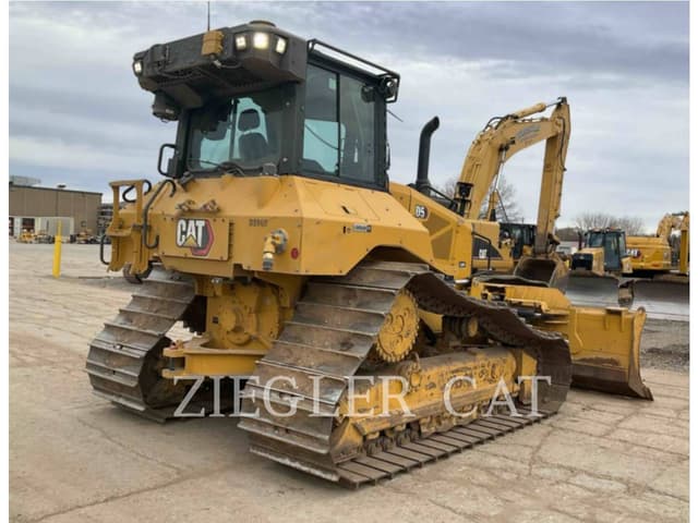 Image of Caterpillar D5 equipment image 2