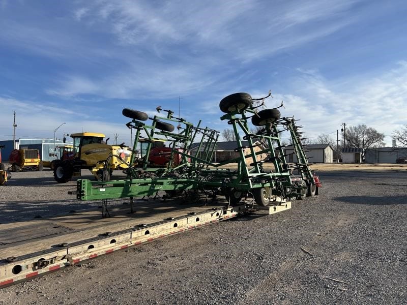 2020 Sunflower 5230 Equipment Image0