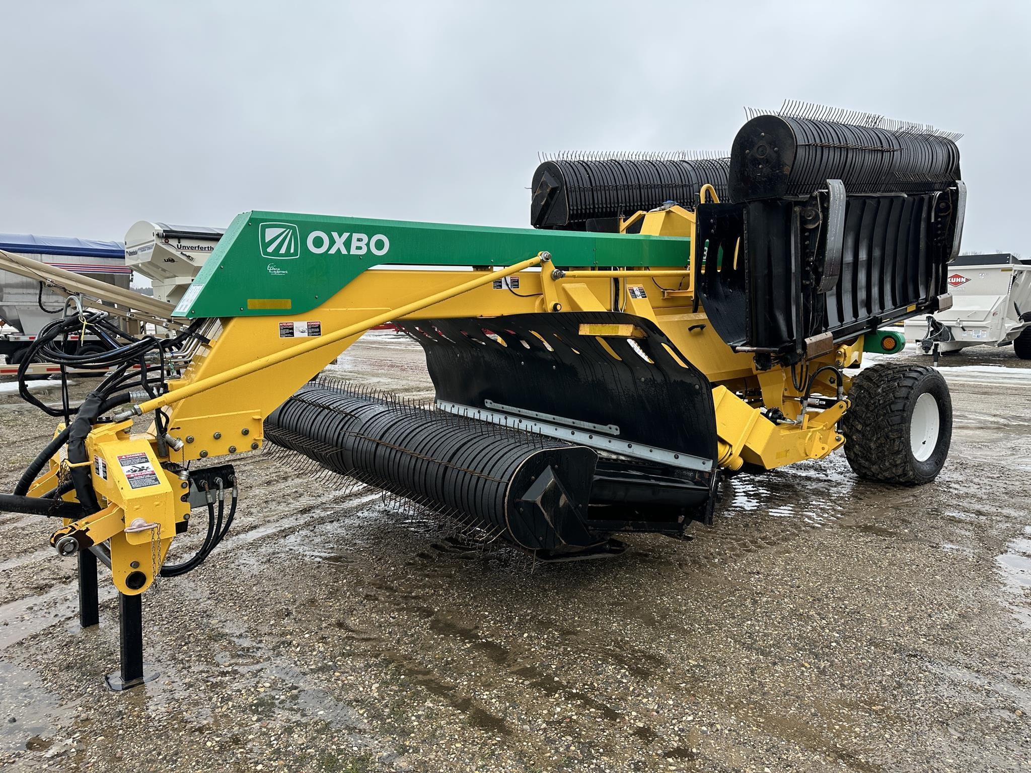 2020 Oxbo 2334 Equipment Image0