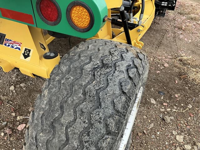 Image of Oxbo 2334 equipment image 2