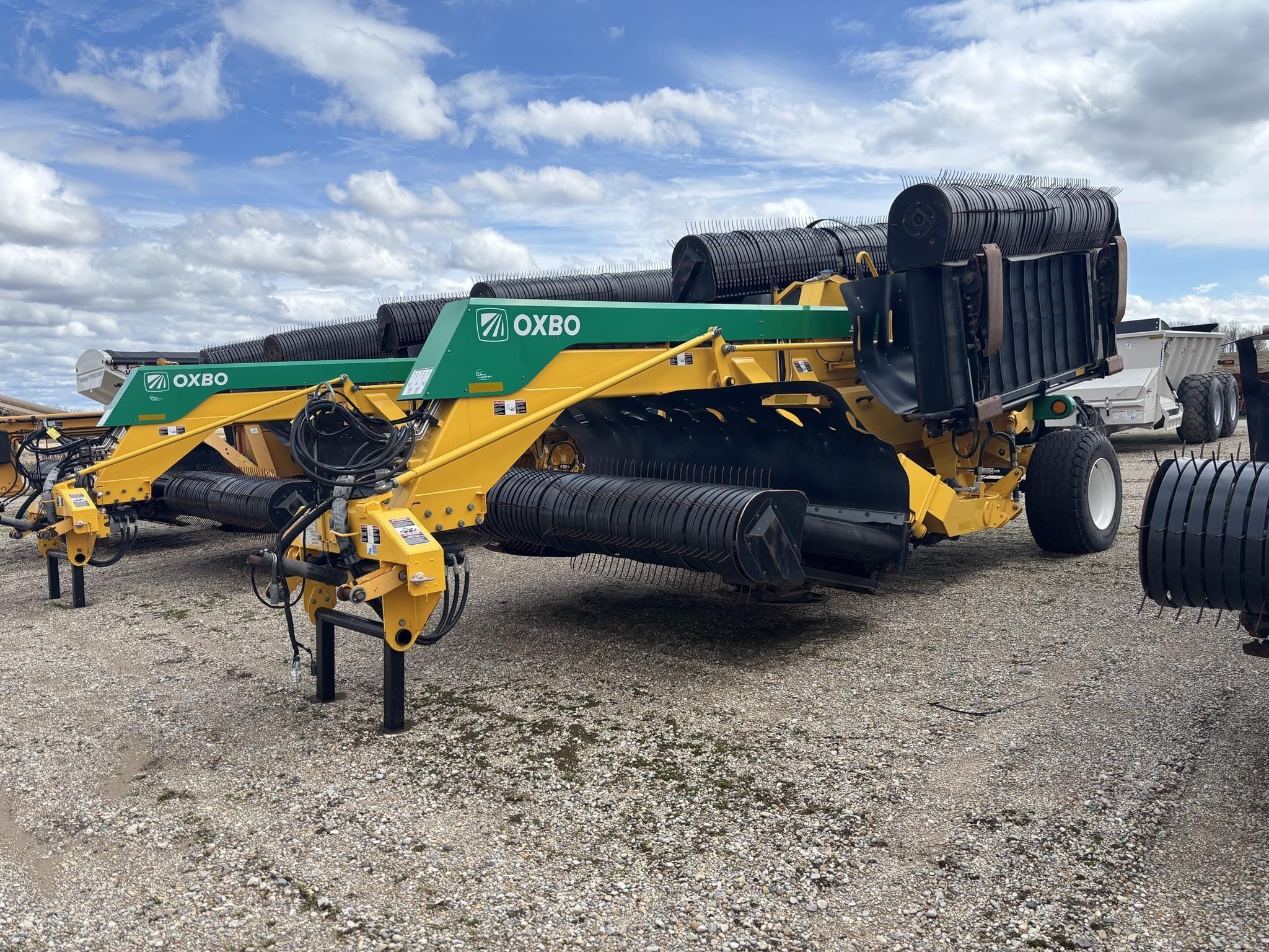 2020 Oxbo 2334 Equipment Image0