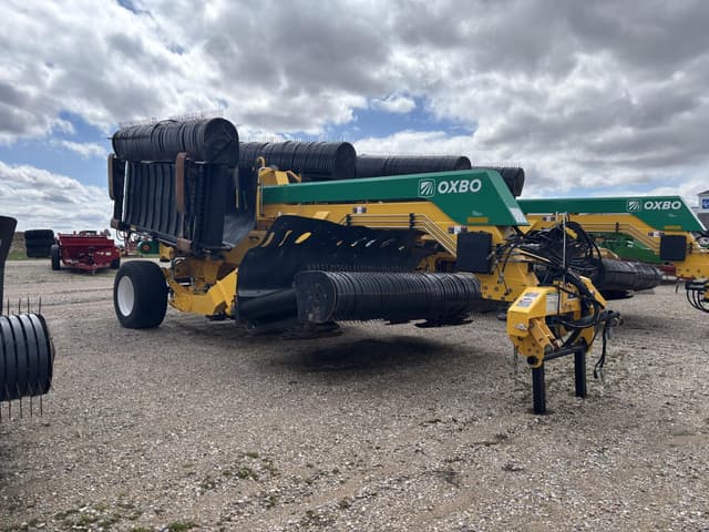 Image of Oxbo 2334 equipment image 4