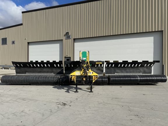 Image of Oxbo 2334 equipment image 4