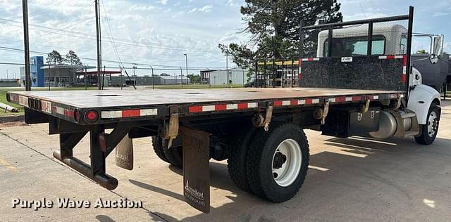 Image of Peterbilt 337 equipment image 4