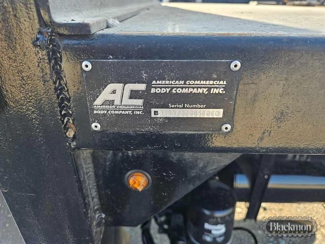Image of Peterbilt 337 equipment image 3