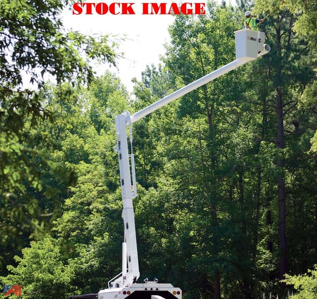 Image of Peterbilt 348 equipment image 1