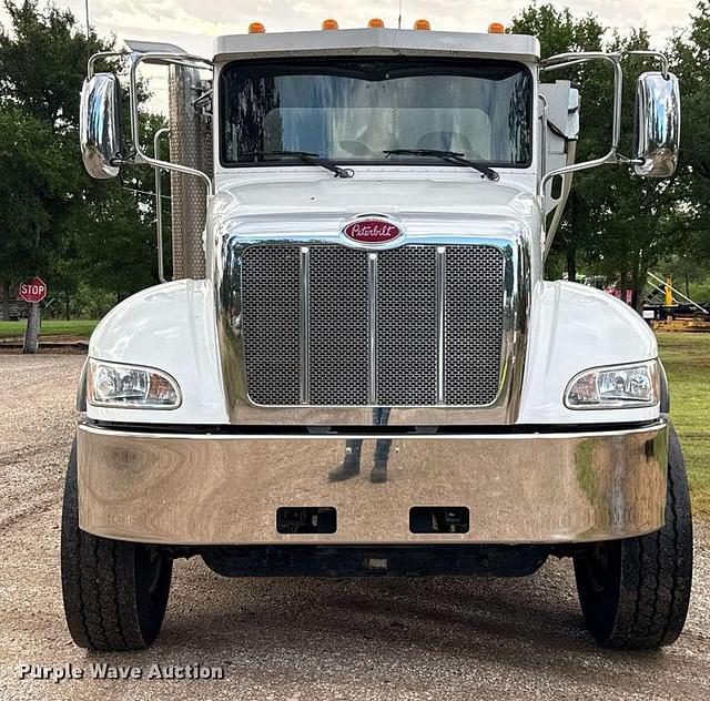 Image of Peterbilt 348 equipment image 1