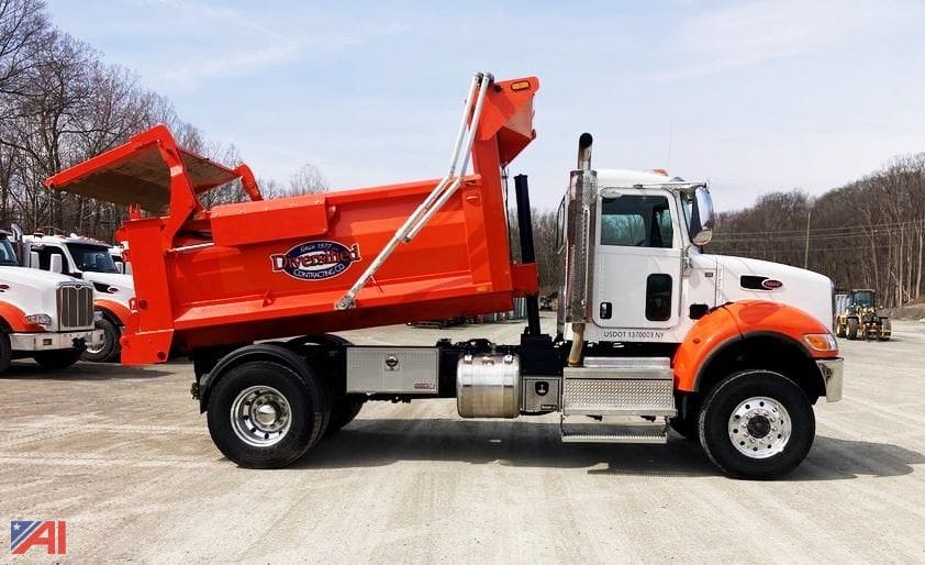 2020 Peterbilt 348 Equipment Image0