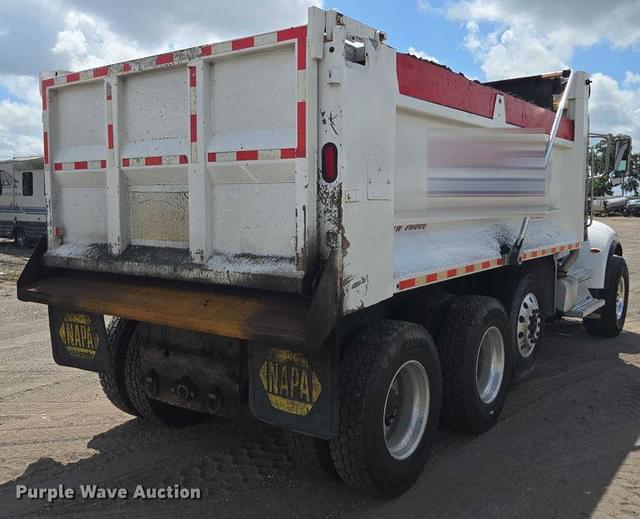 Image of Peterbilt 348 equipment image 4
