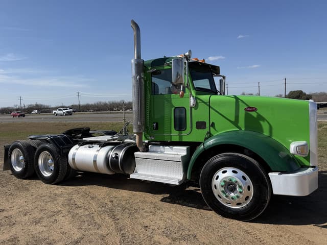Image of Peterbilt 367 equipment image 2