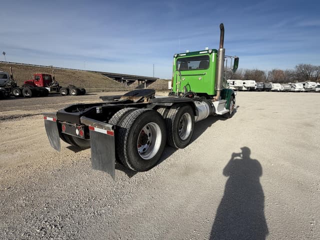 Image of Peterbilt 367 equipment image 4