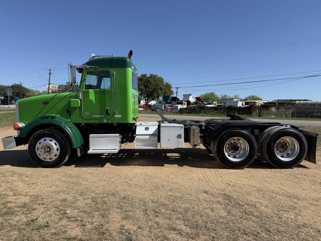 Image of Peterbilt 367 equipment image 3