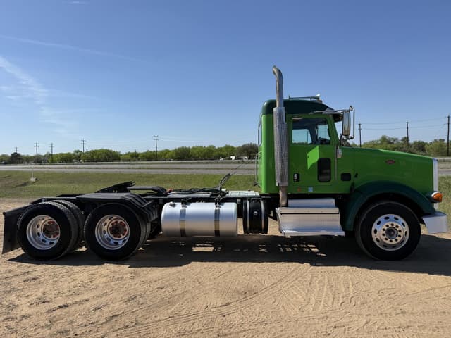 Image of Peterbilt 367 equipment image 4