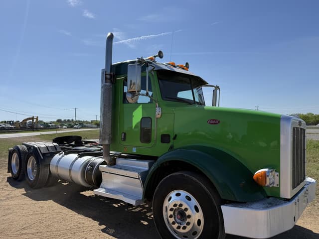 Image of Peterbilt 367 equipment image 2