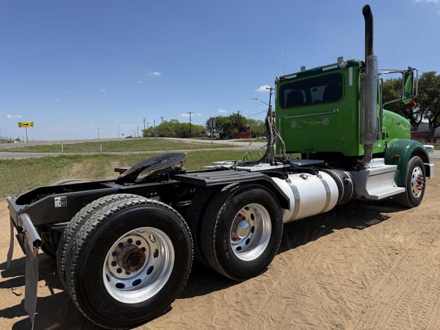 Image of Peterbilt 367 equipment image 4