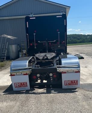 Image of Peterbilt 389 equipment image 4