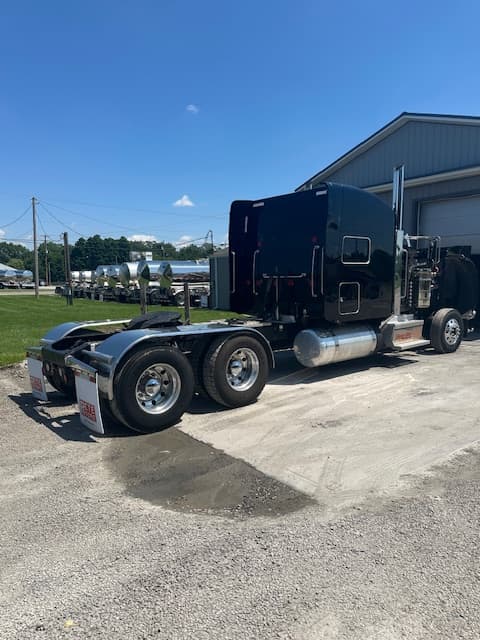 Image of Peterbilt 389 equipment image 1