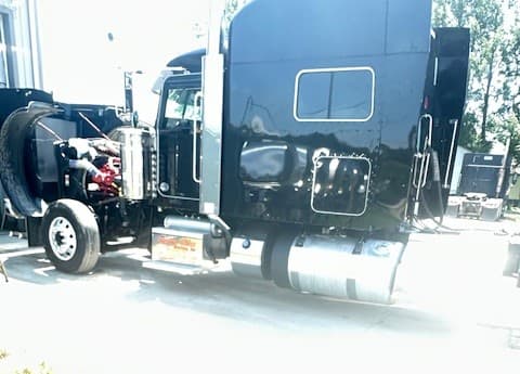 Image of Peterbilt 389 equipment image 3