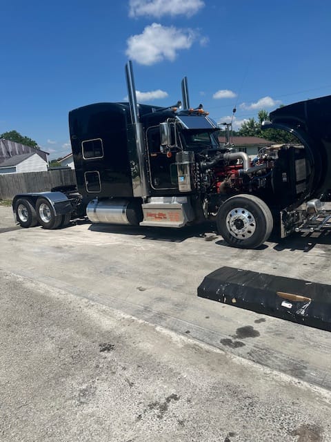 2020 Peterbilt 389 Equipment Image0