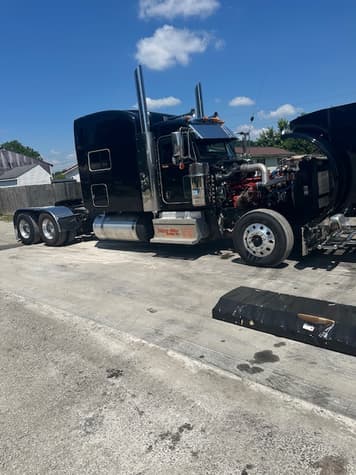 Main image Peterbilt 389