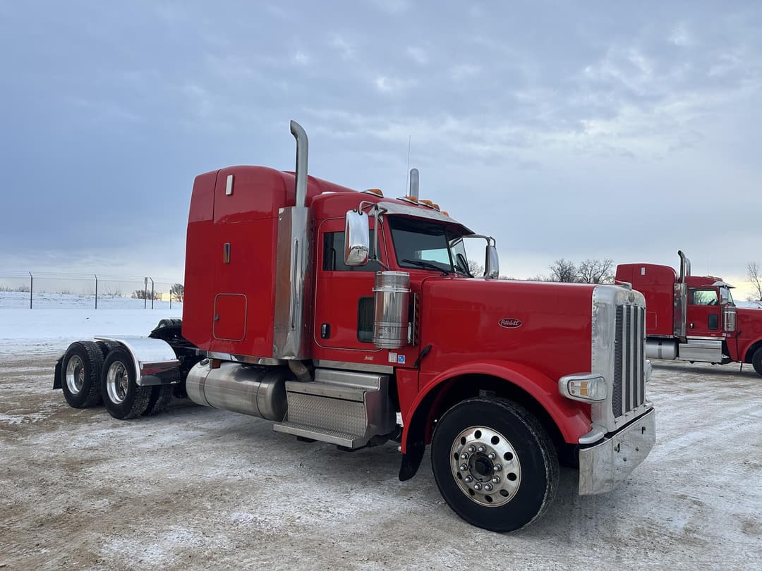 Image of Peterbilt 389 Primary image