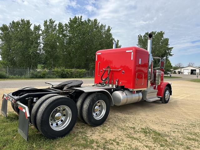 Image of Peterbilt 389 equipment image 4