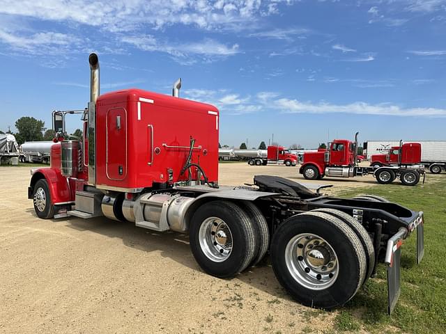 Image of Peterbilt 389 equipment image 2