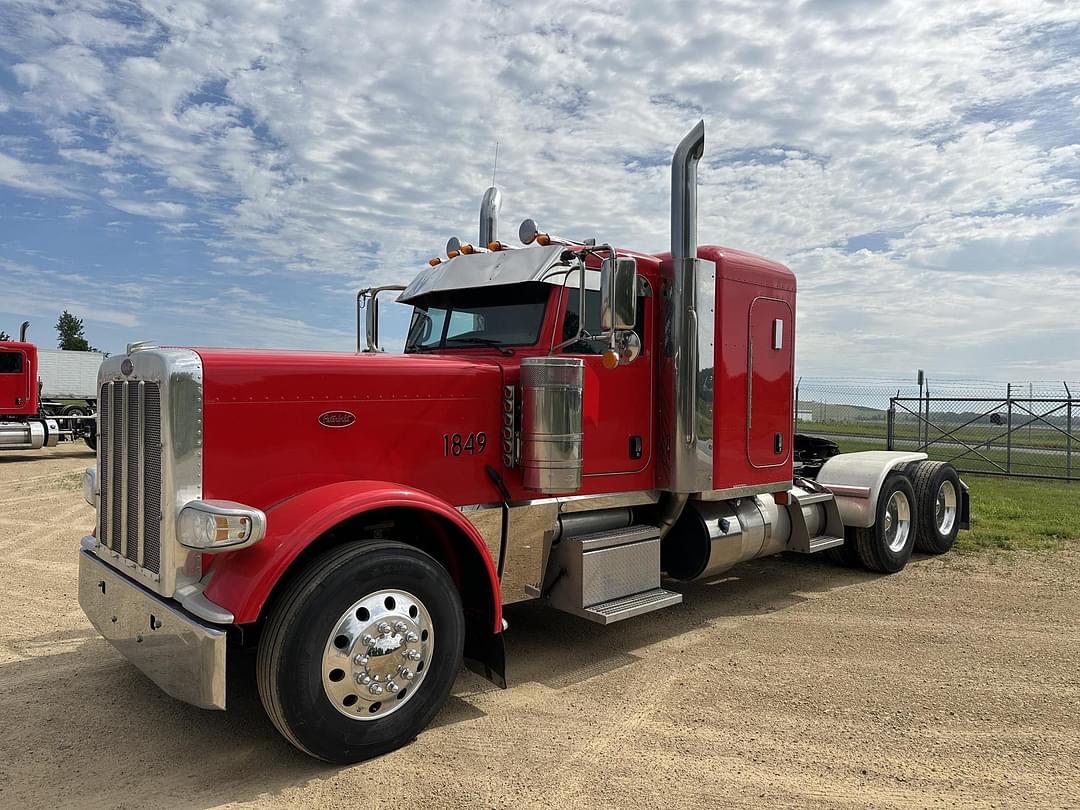 Image of Peterbilt 389 Primary image