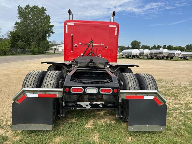 Image of Peterbilt 389 equipment image 3