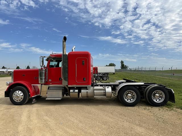 Image of Peterbilt 389 equipment image 1