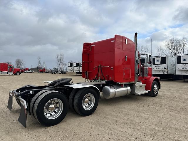 Image of Peterbilt 389 equipment image 4