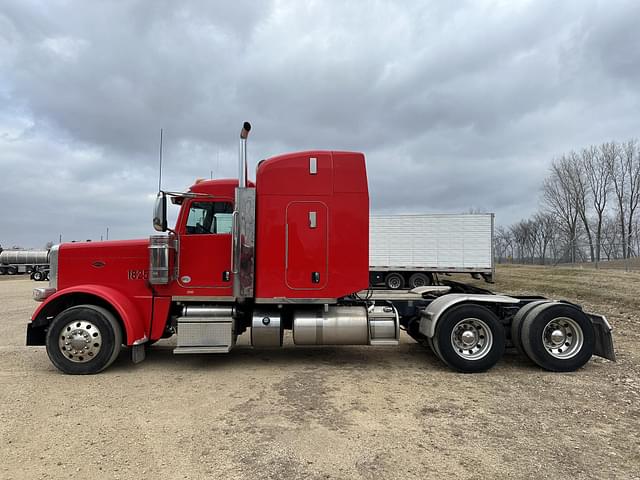 Image of Peterbilt 389 equipment image 1