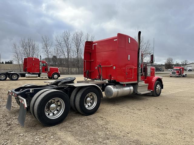 Image of Peterbilt 389 equipment image 4