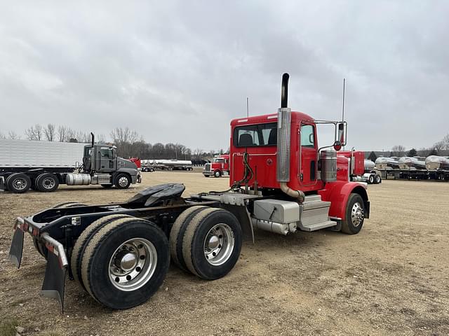 Image of Peterbilt 389 equipment image 4