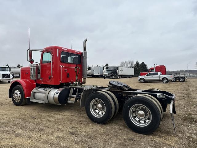 Image of Peterbilt 389 equipment image 2