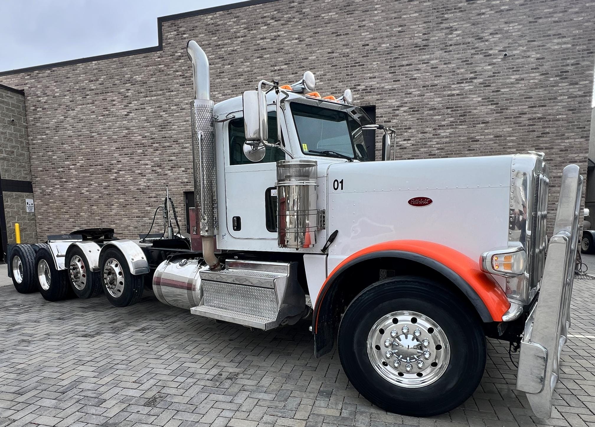 2010 Peterbilt 389 Equipment Image0