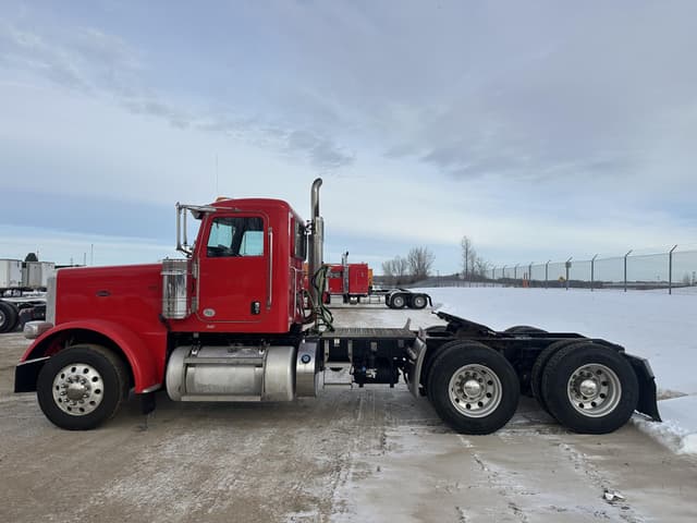 Image of Peterbilt 389 equipment image 3