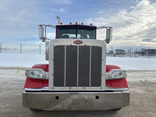 Image of Peterbilt 389 equipment image 1