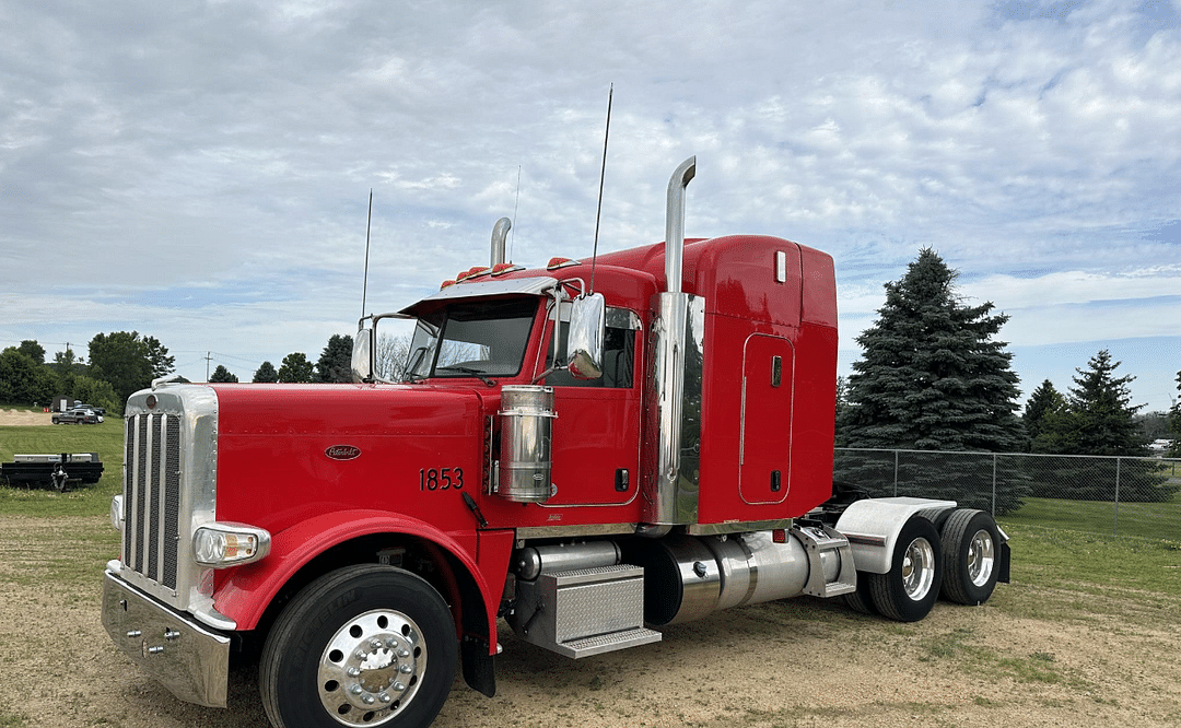 Image of Peterbilt 389 Primary image