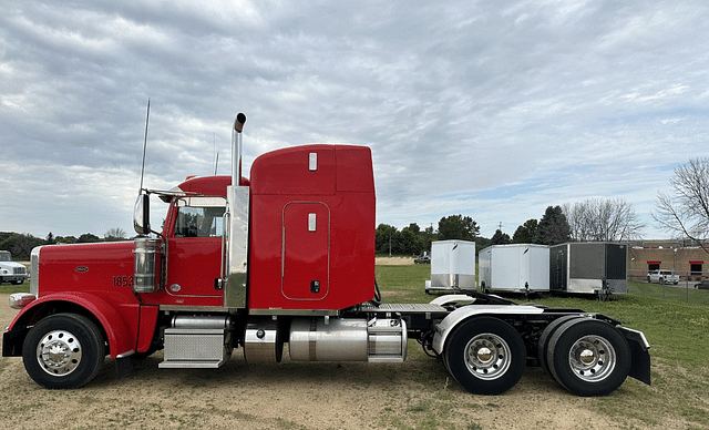 Image of Peterbilt 389 equipment image 1