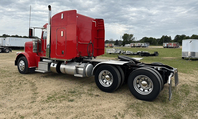 Image of Peterbilt 389 equipment image 2