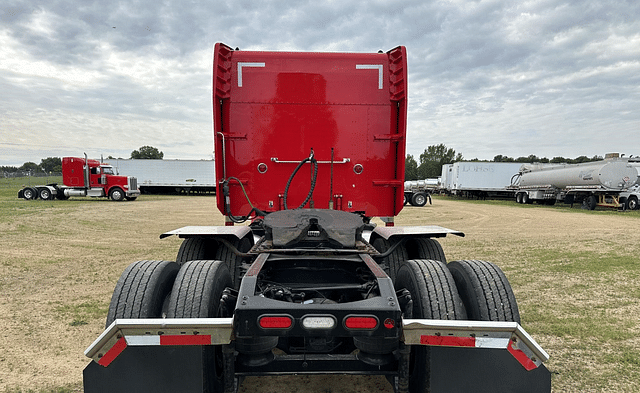 Image of Peterbilt 389 equipment image 3