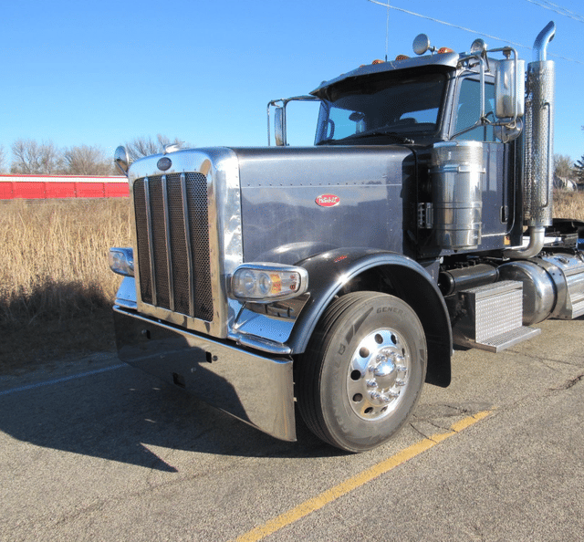 Image of Peterbilt 389 equipment image 2