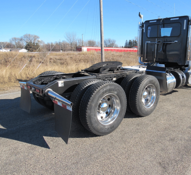 Image of Peterbilt 389 equipment image 3