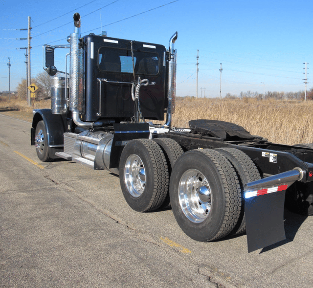 Image of Peterbilt 389 equipment image 4