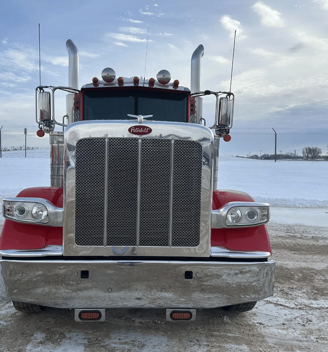 Image of Peterbilt 389 equipment image 1
